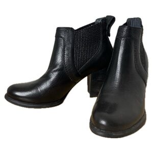 UGG Cobie II Black Leather Elasticated Side Chelsea Ankle Heeled Boots US 6